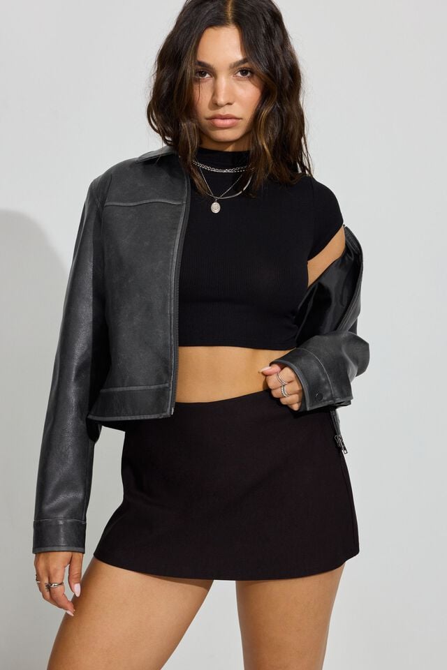 Black Garage Funnel Neck Women T Shirts | A-9372014
