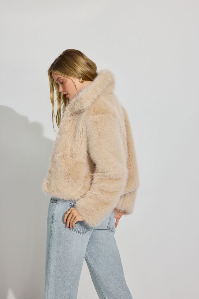 Brown Garage Short Faux Fur Women Coat | A-2148670