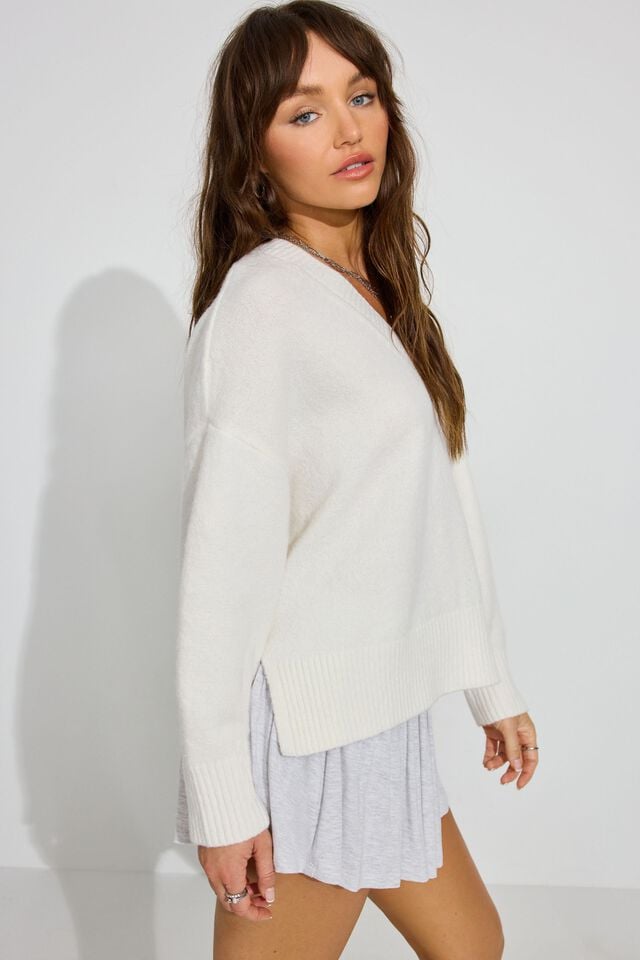 White Garage Cozy V Neck Relaxed Er Women Sweater | A-8109342