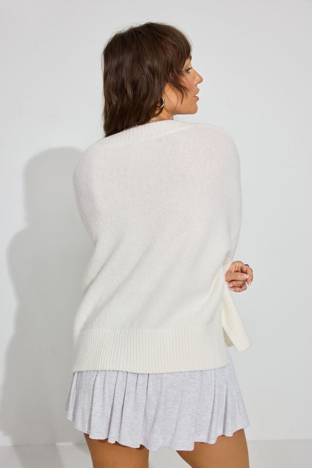 White Garage Cozy V Neck Relaxed Er Women Sweater | A-8109342
